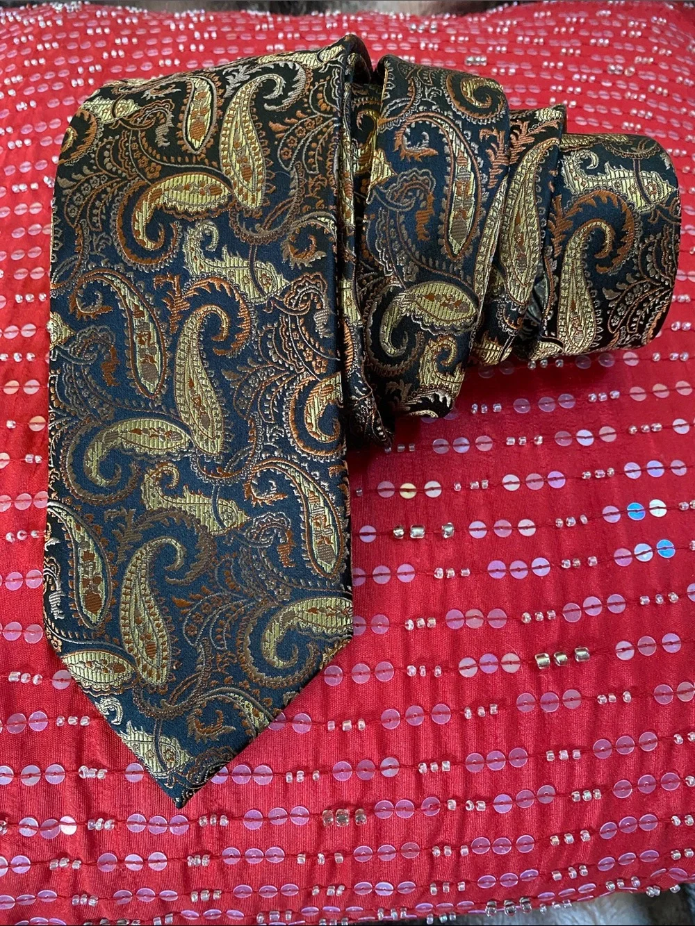 💯 Silk Hand Made Luxurious Black Gold Textured Paisley Tie